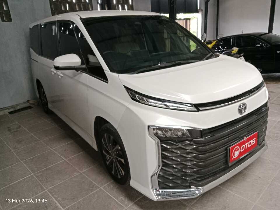 2022 Toyota Voxy 2.0 - Foto 1 dari 6
