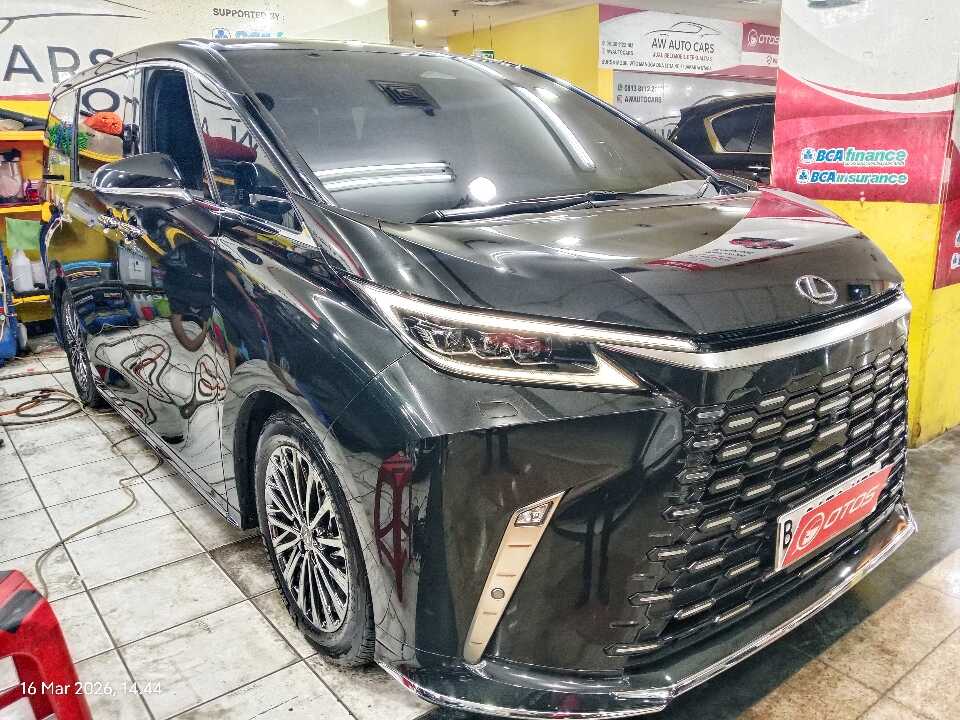2023 Lexus LM 350 3.5 - Foto 1 dari 6