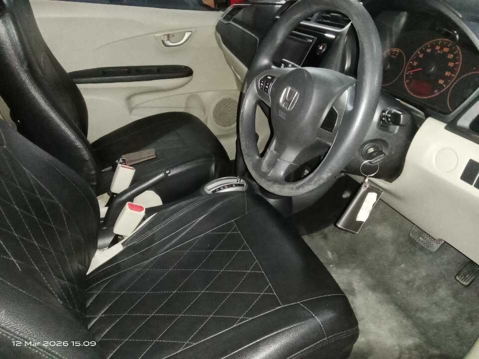 Foto Mobil Bekas Kabin Depan Honda Brio 1.2 Satya E tahun 2018
