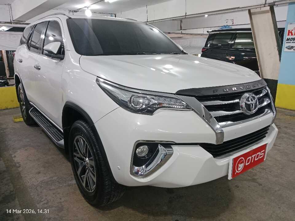 2016 Toyota Fortuner 2.4 4X2 VRZ - Foto 1 dari 6