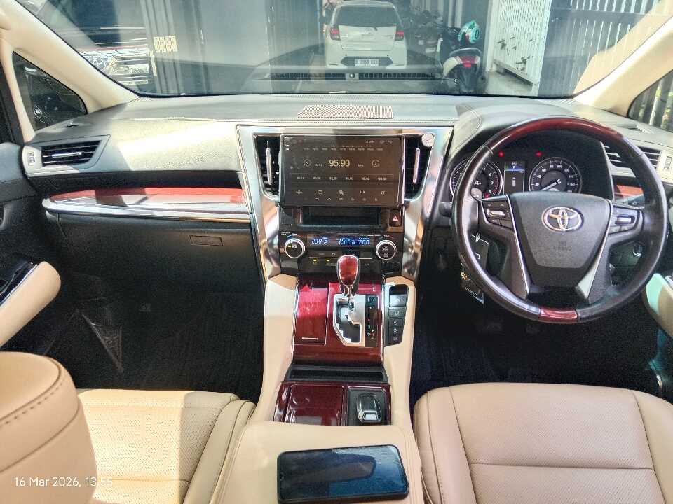 Foto Mobil Bekas Dashboard Toyota Alphard 2.5 G tahun 2017