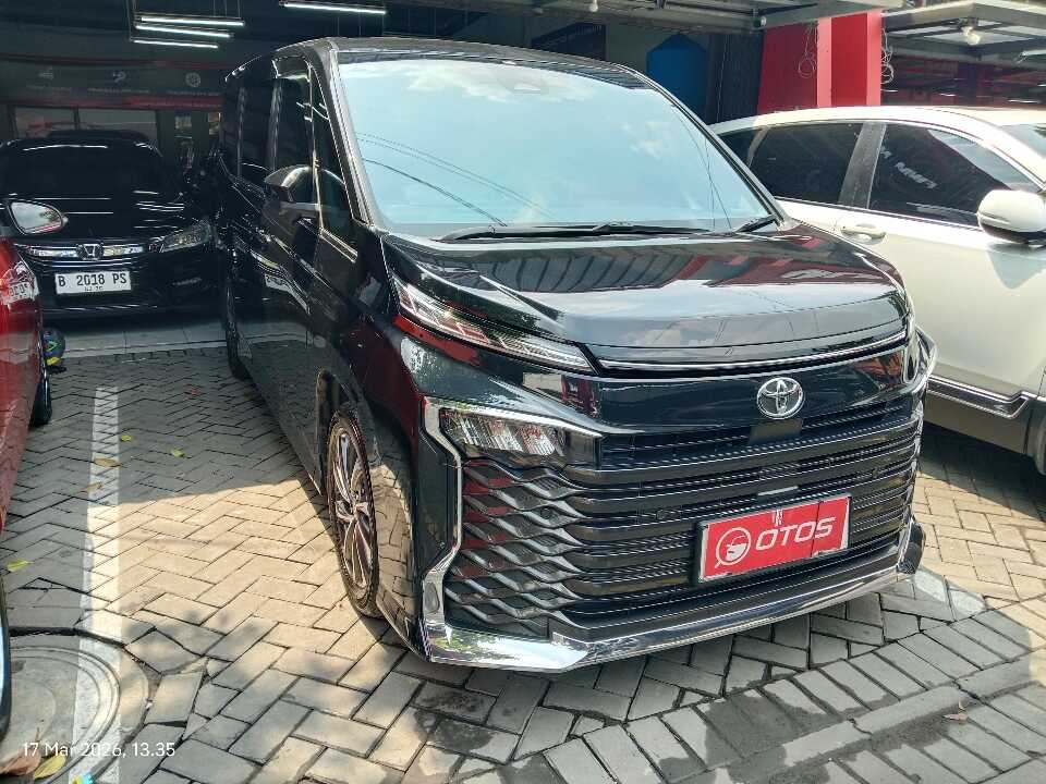2023 Toyota Voxy 2.0 - Foto 1 dari 6