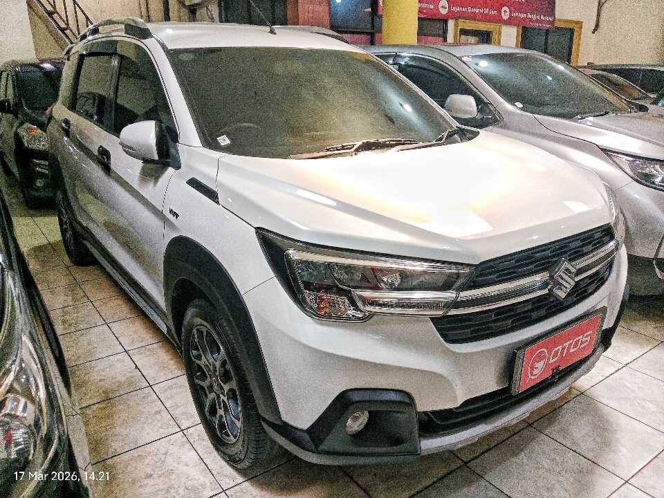2022 Suzuki XL7 1.5 Beta - Foto 1 dari 6