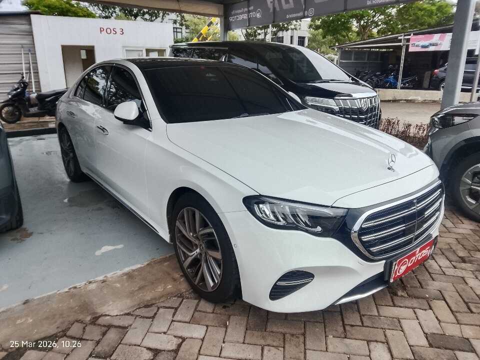 2025 Mercedes-Benz E200 2.0 - Foto 1 dari 6