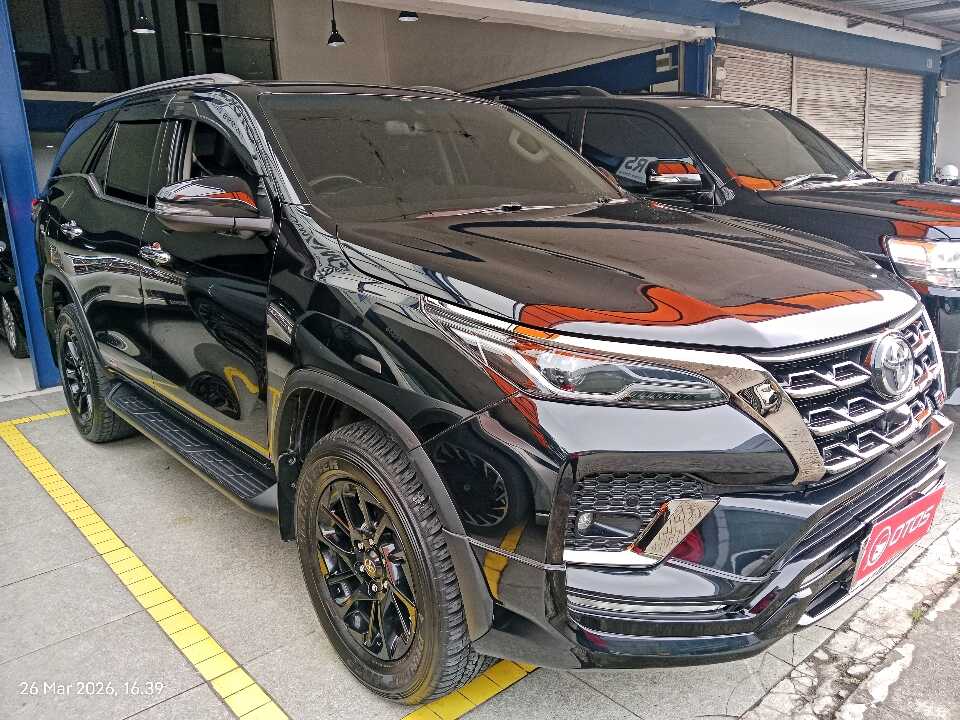 2023 Toyota Fortuner 2.8 4X2 VRZ - Foto 1 dari 6
