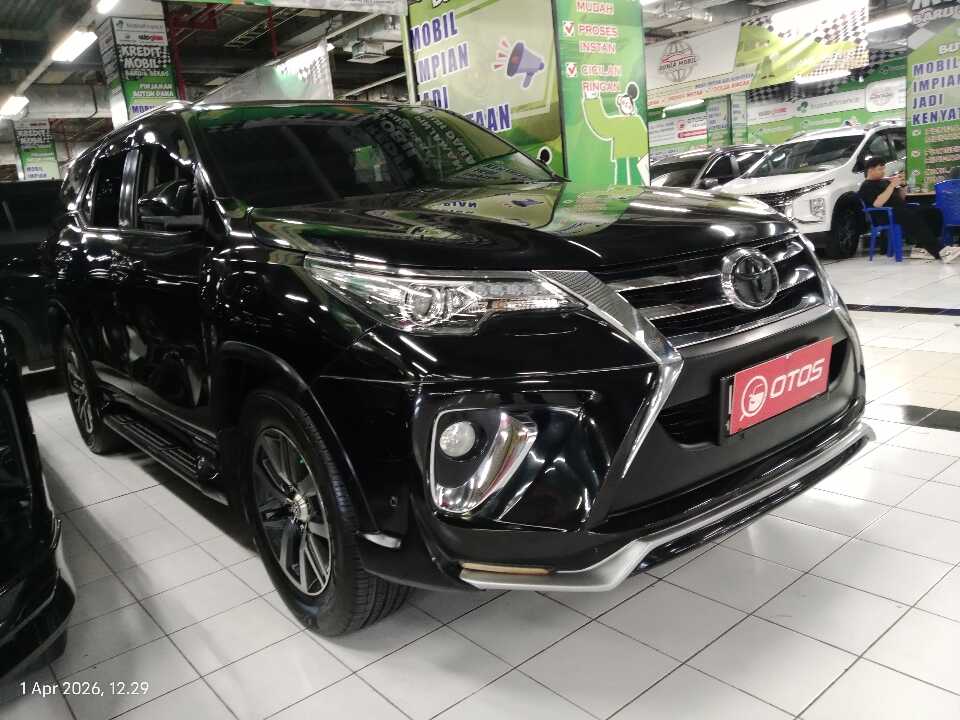 2016 Toyota Fortuner 2.4 4X2 VRZ - Foto 1 dari 6