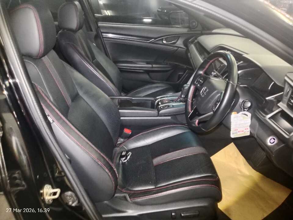 Foto Mobil Bekas Kabin Depan Honda Civic 1.5 E Hatchback tahun 2020