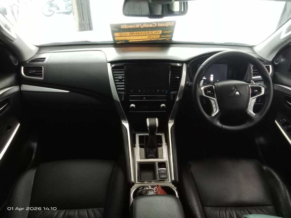 Foto Mobil Bekas Dashboard Mitsubishi Pajero Sport 2.4 Dakar 4X2 tahun 2023