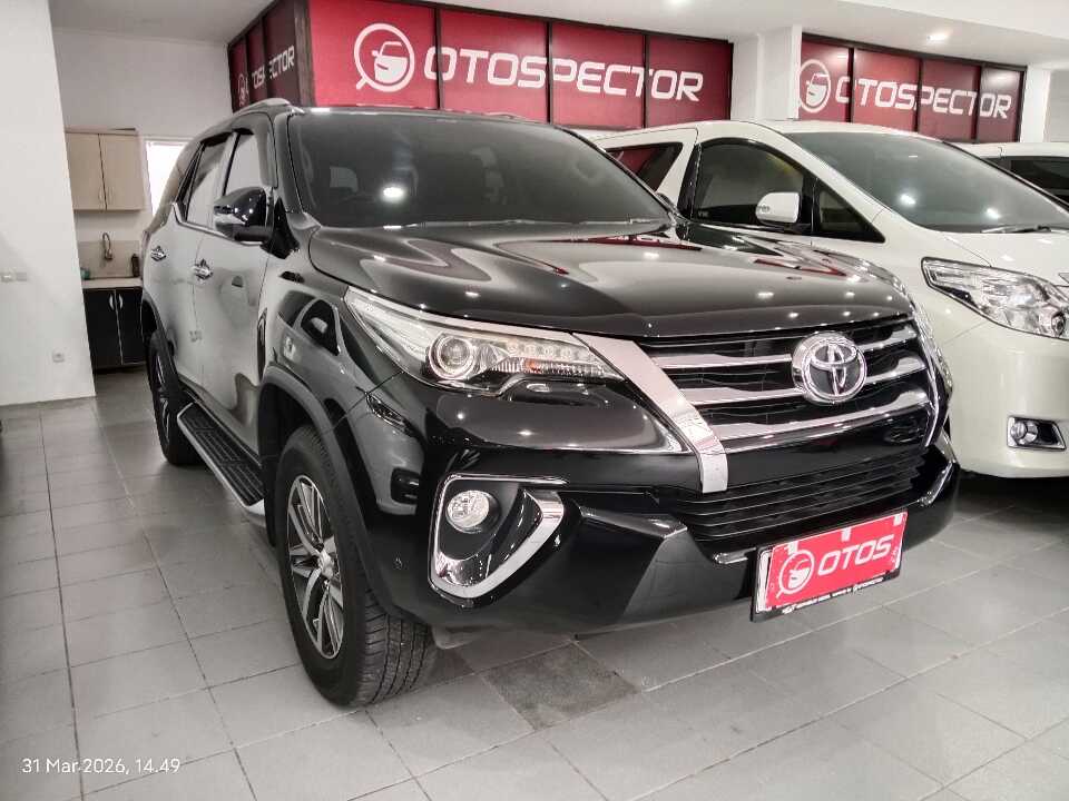 2017 Toyota Fortuner 2.4 4X2 VRZ - Foto 1 dari 6