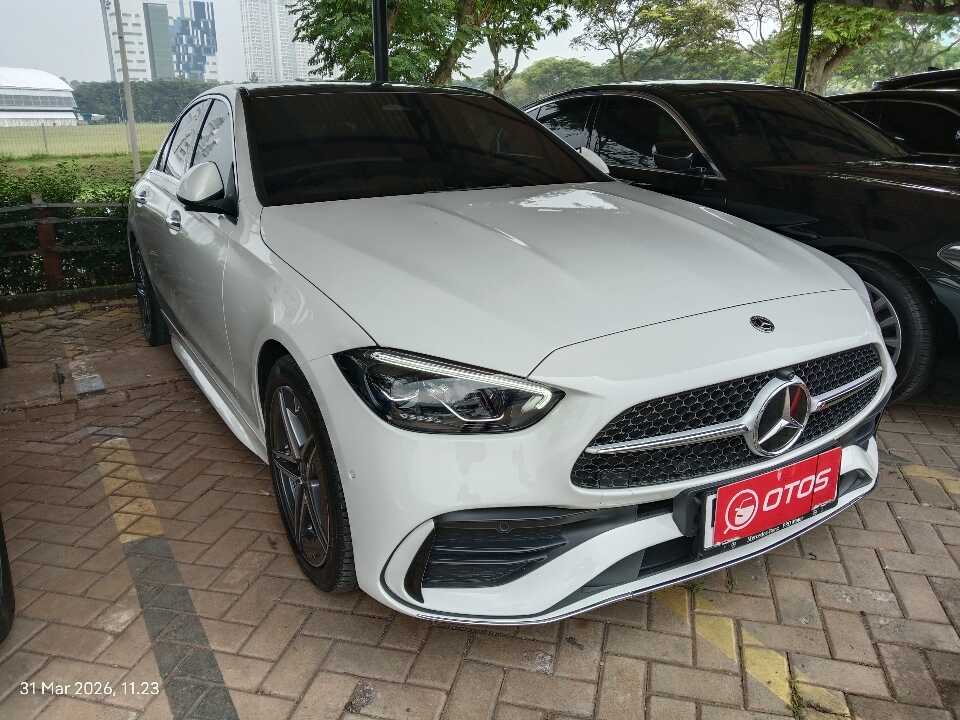 2023 Mercedes-Benz C300 2.0 AMG - Foto 1 dari 6