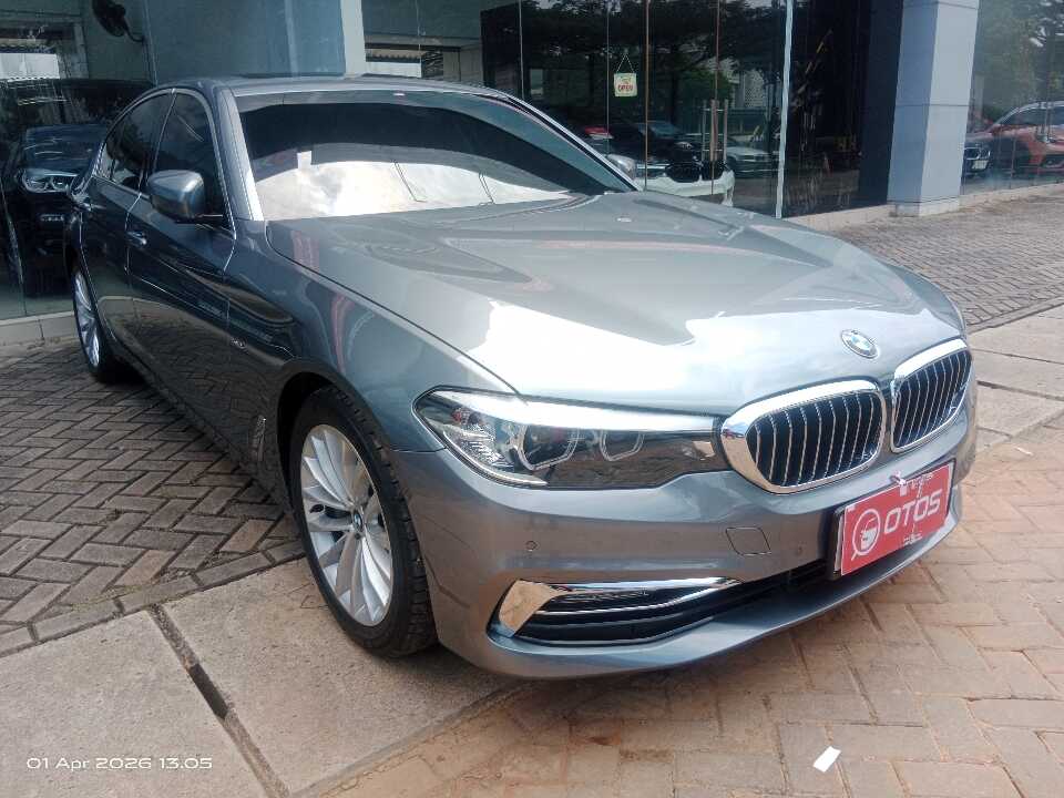 2017 BMW 530i 2.0 Luxury - Foto 1 dari 6