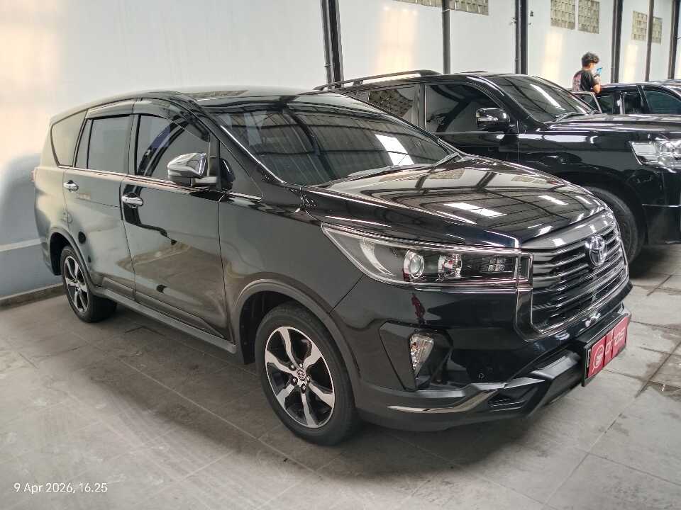 2021 Toyota Kijang Innova 2.4 Venturer - Foto 1 dari 6