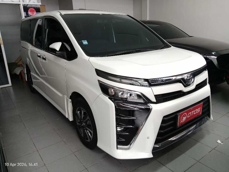 2018 Toyota Voxy 2.0 - Foto 1 dari 6