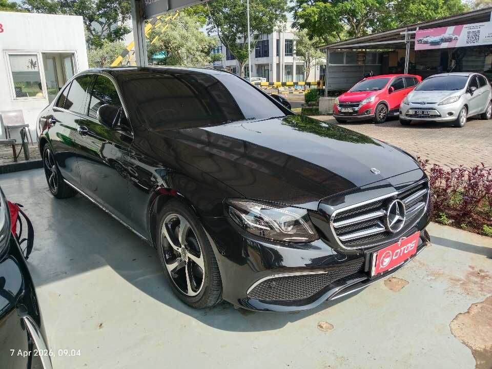 2019 Mercedes-Benz E300 2.0 - Foto 1 dari 6