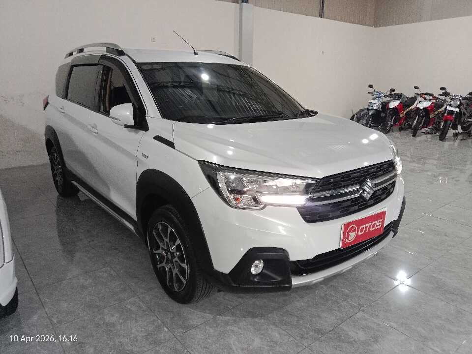2020 Suzuki XL7 1.5 Zeta - Foto 1 dari 6