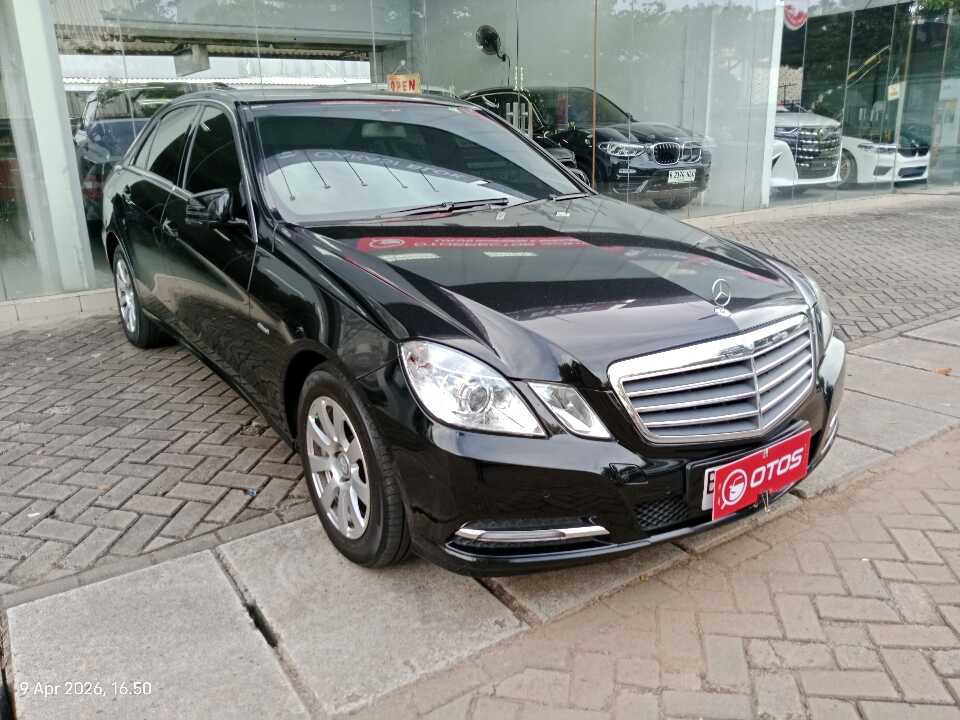 2012 Mercedes-Benz E200 1.8 - Foto 1 dari 6
