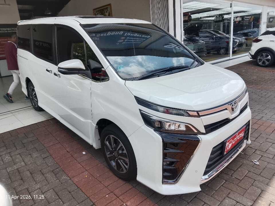 2021 Toyota Voxy 2.0 - Foto 1 dari 6