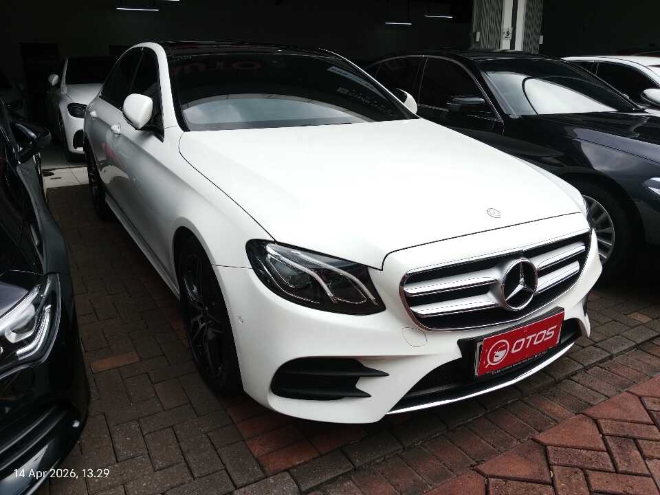 2017 Mercedes-Benz E300 2.0 - Foto 1 dari 6