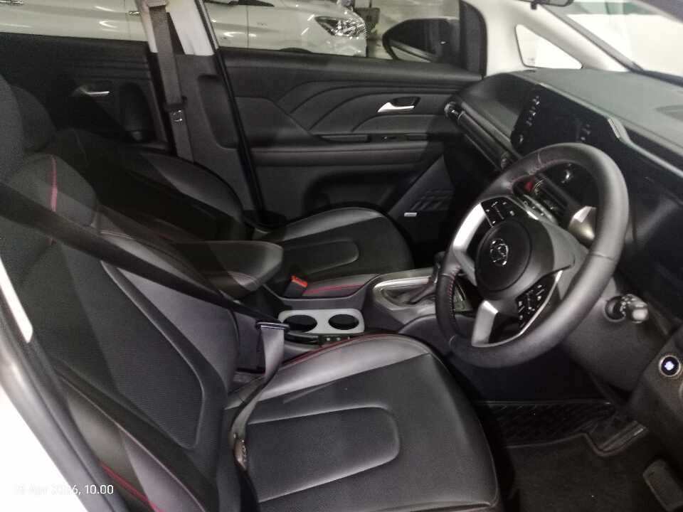 Foto Mobil Bekas Kabin Depan Hyundai Stargazer 1.5 Active tahun 2023