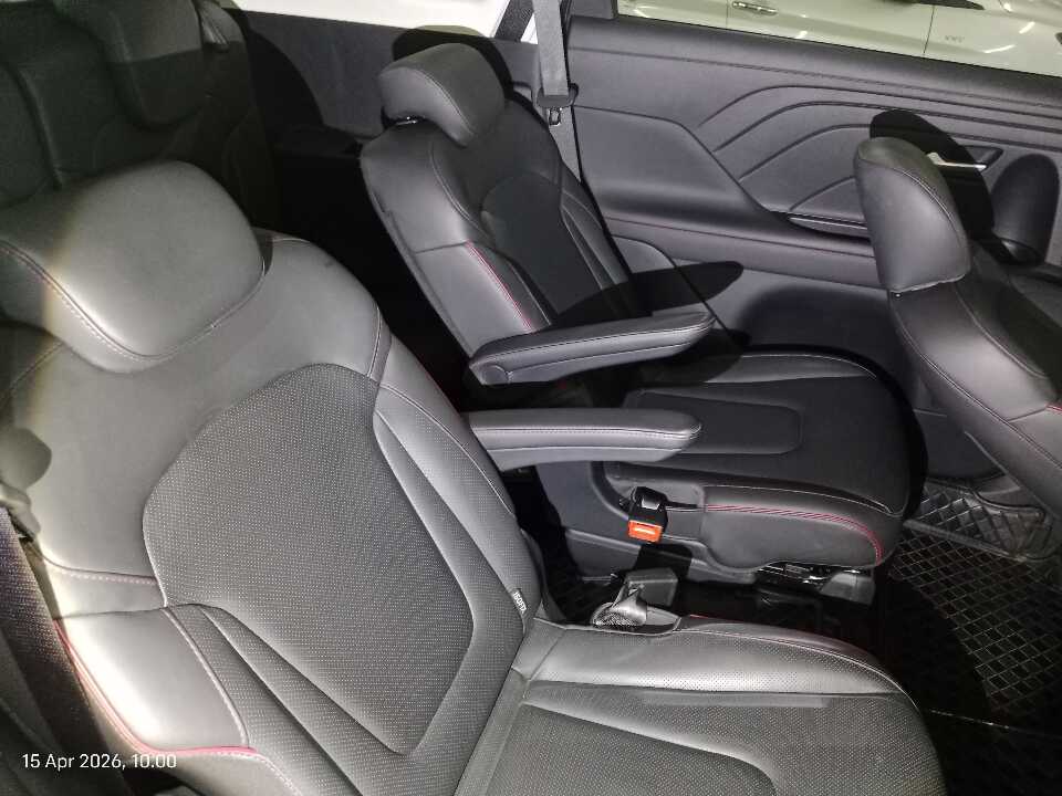 Foto Mobil Bekas Kabin Belakang Hyundai Stargazer 1.5 Active tahun 2023