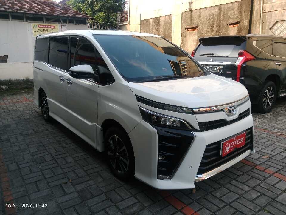 2017 Toyota Voxy 2.0 - Foto 1 dari 6