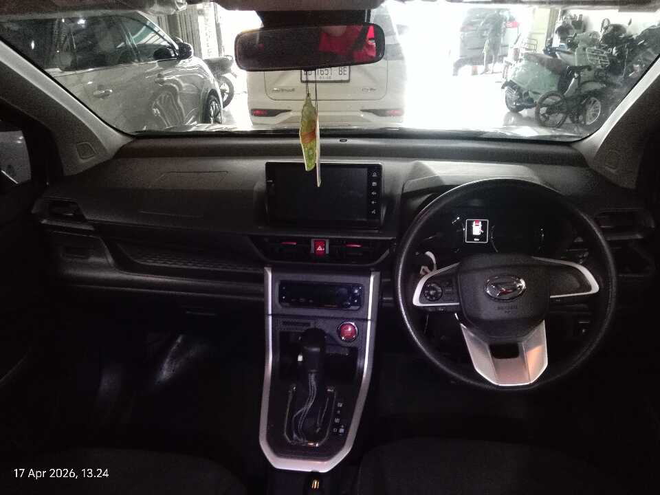 Foto Mobil Bekas Dashboard Daihatsu Xenia 1.5 R Deluxe tahun 2022