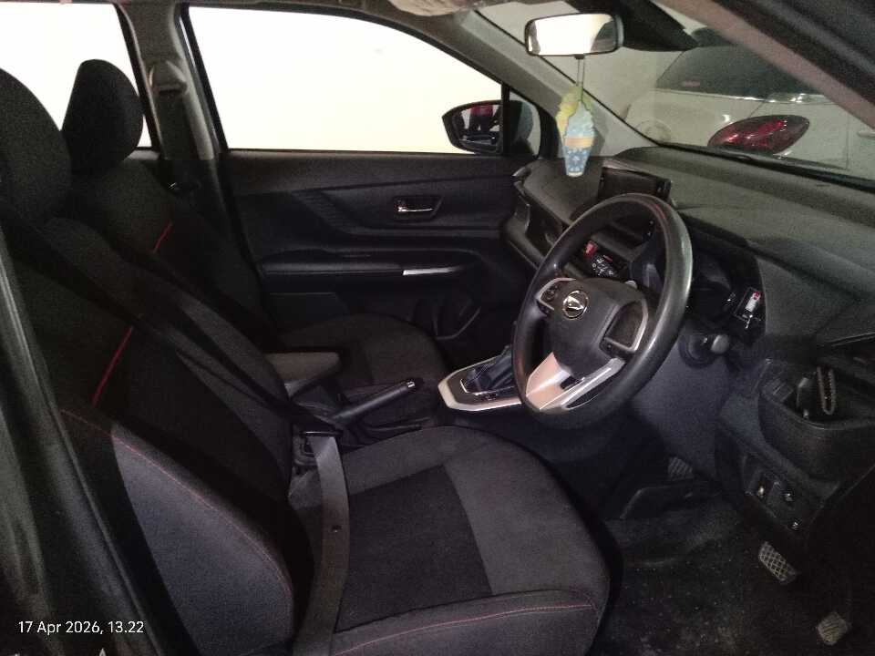 Foto Mobil Bekas Kabin Depan Daihatsu Xenia 1.5 R Deluxe tahun 2022