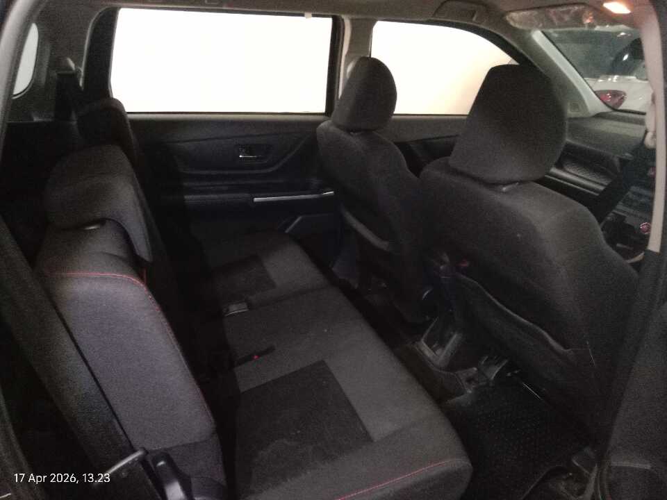 Foto Mobil Bekas Kabin Belakang Daihatsu Xenia 1.5 R Deluxe tahun 2022