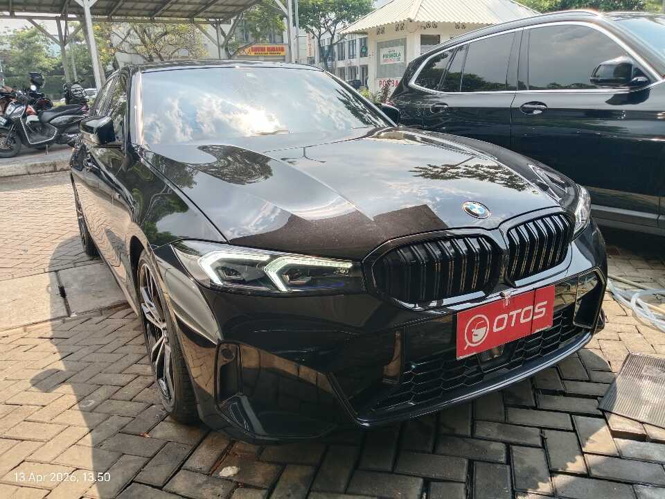 2023 BMW 330i 2.0 M Sport - Foto 1 dari 6