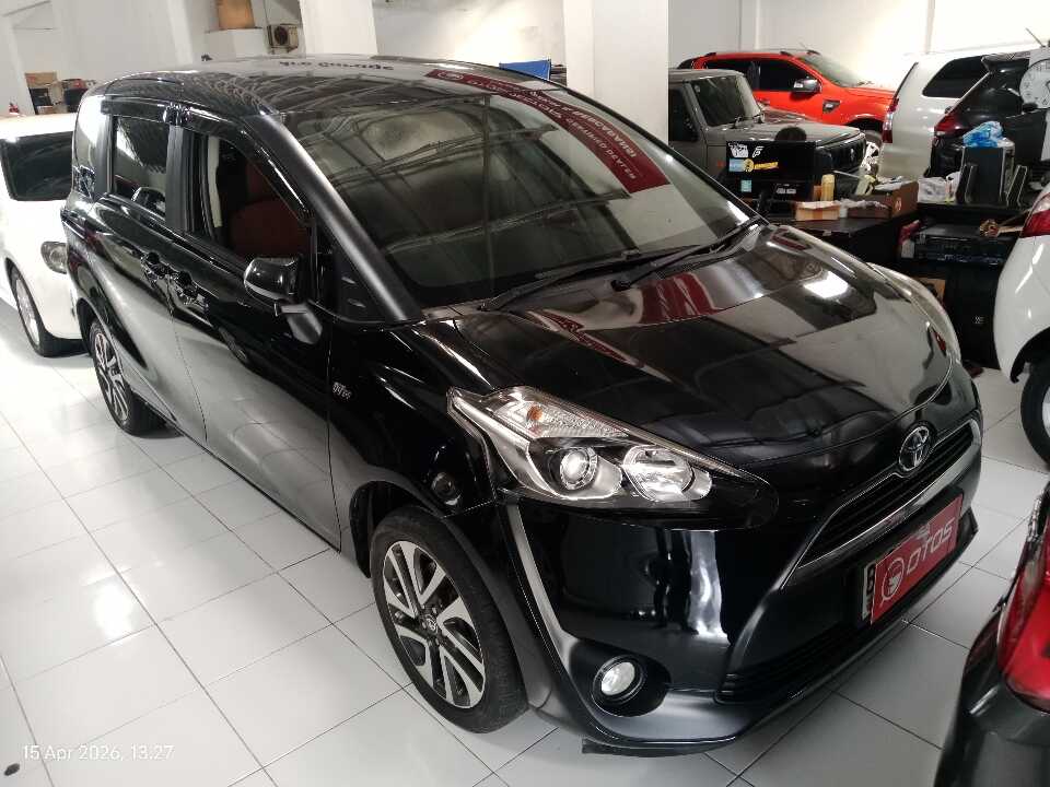 2017 Toyota Sienta 1.5 V - Foto 1 dari 6