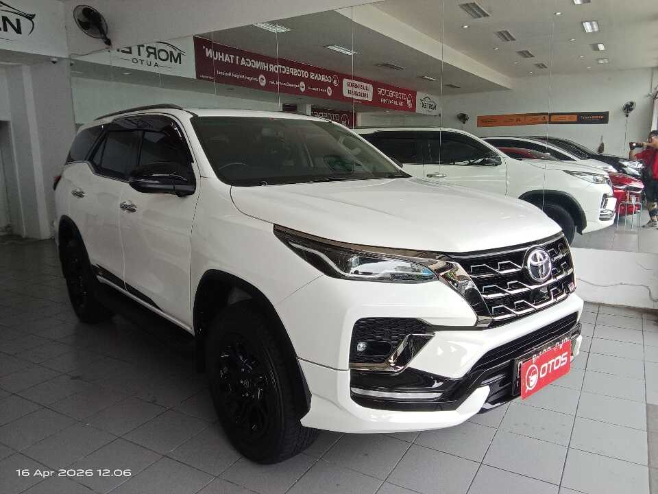 2022 Toyota Fortuner 2.8 4X2 VRZ - Foto 1 dari 6
