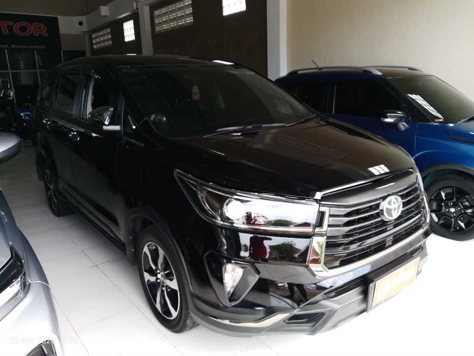 2022 Toyota Kijang Innova 2.4 Venturer - Foto 1 dari 6