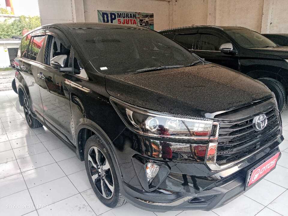 2021 Toyota Kijang Innova 2.4 Venturer - Foto 1 dari 6