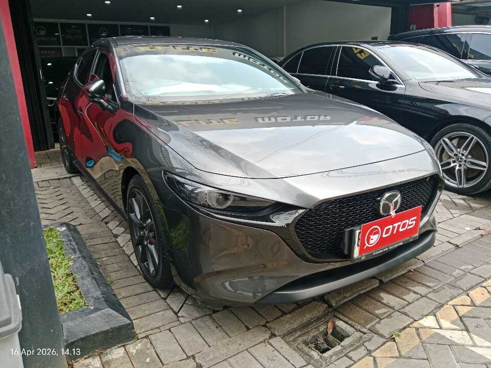 2022 Mazda 3 2.0 Skyactive-G Hatchback - Foto 1 dari 6
