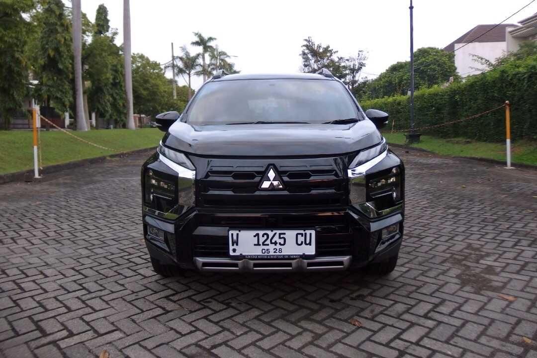 Foto Mobil Bekas Tampak Depan Mitsubishi Xpander 1.5 Cross tahun 2022