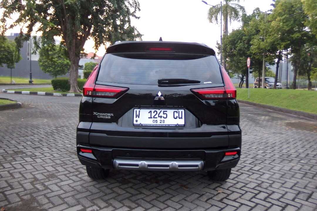 Foto Mobil Bekas Tampak Belakang Mitsubishi Xpander 1.5 Cross tahun 2022