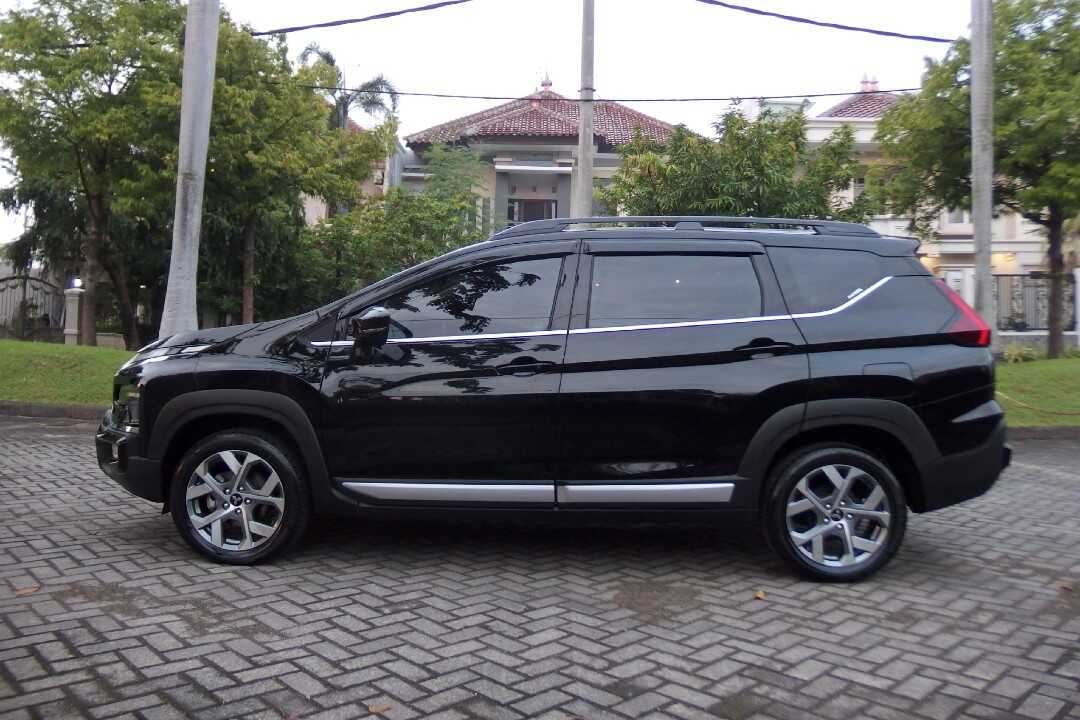 Foto Mobil Bekas Tampak Samping Mitsubishi Xpander 1.5 Cross tahun 2022