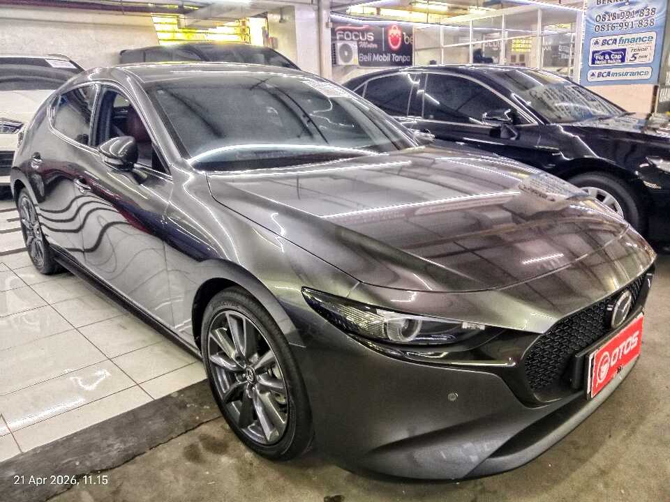 2022 Mazda 3 2.0 Skyactive-G Hatchback - Foto 1 dari 6