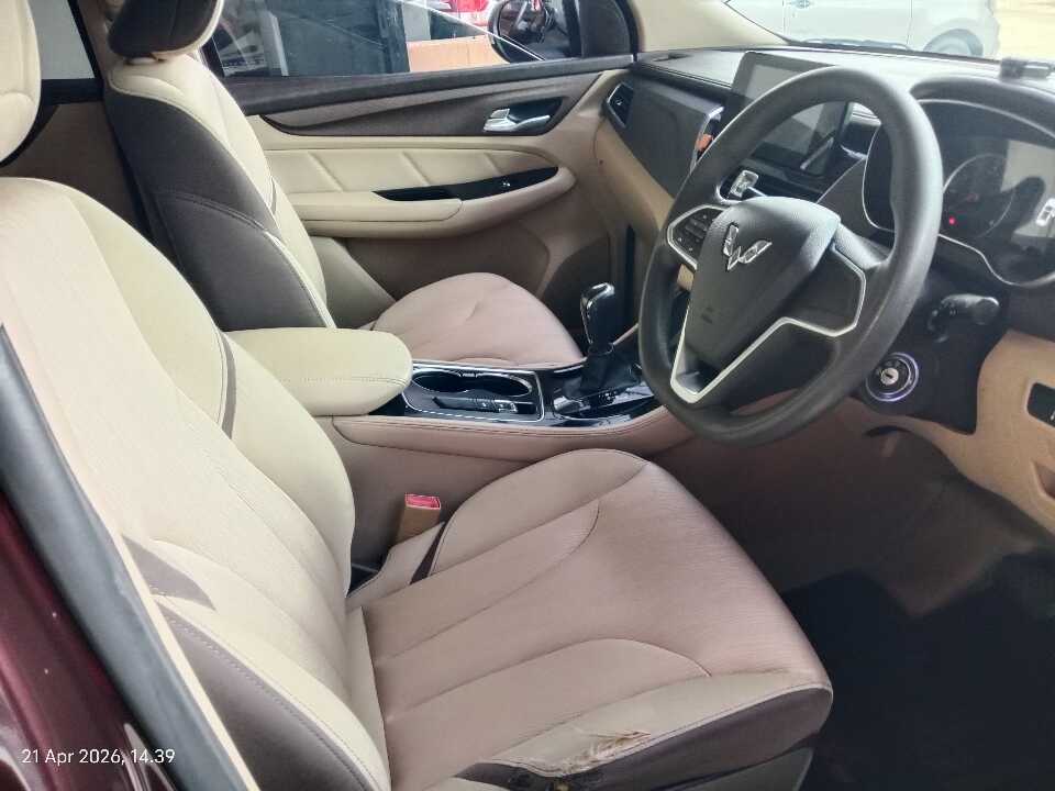 Foto Mobil Bekas Kabin Depan Wuling Cortez 1.8 C tahun 2018