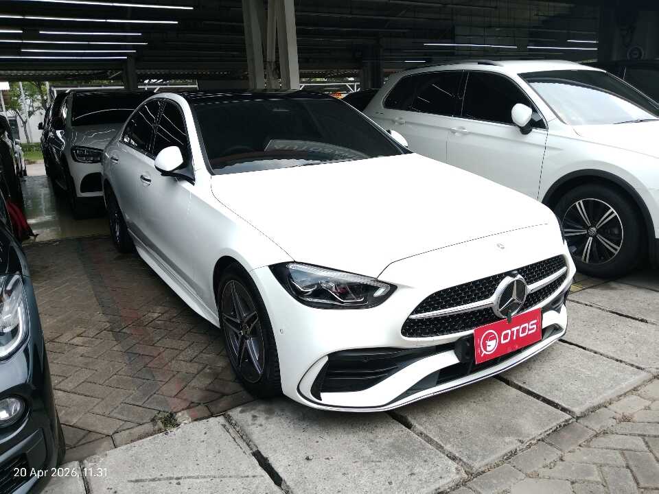 2023 Mercedes-Benz C300 2.0 AMG - Foto 1 dari 6