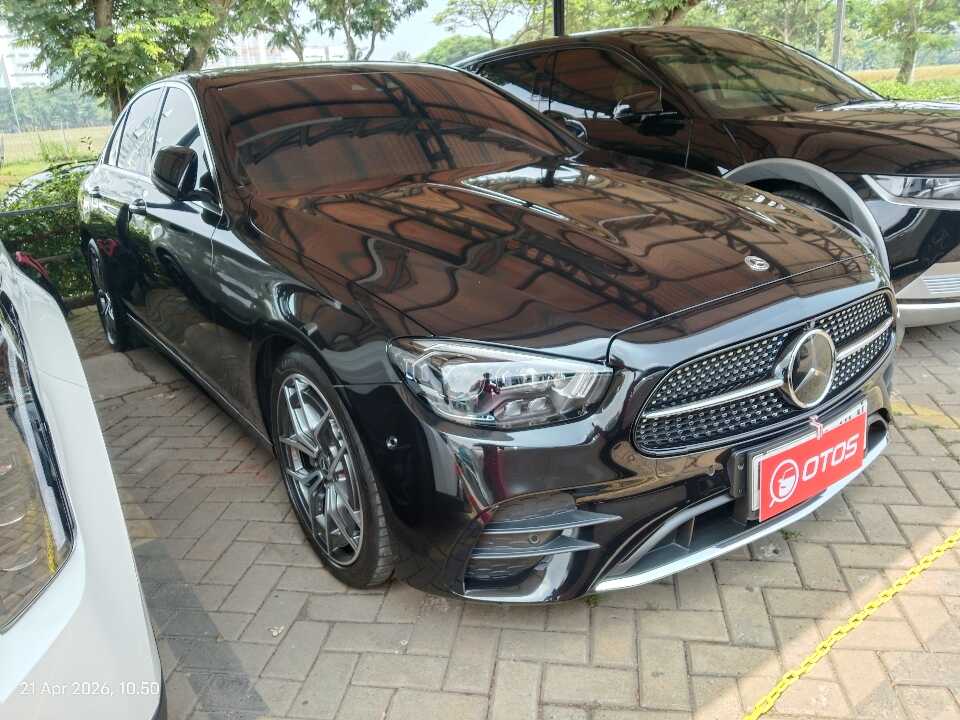 2023 Mercedes-Benz E300 2.0 - Foto 1 dari 6