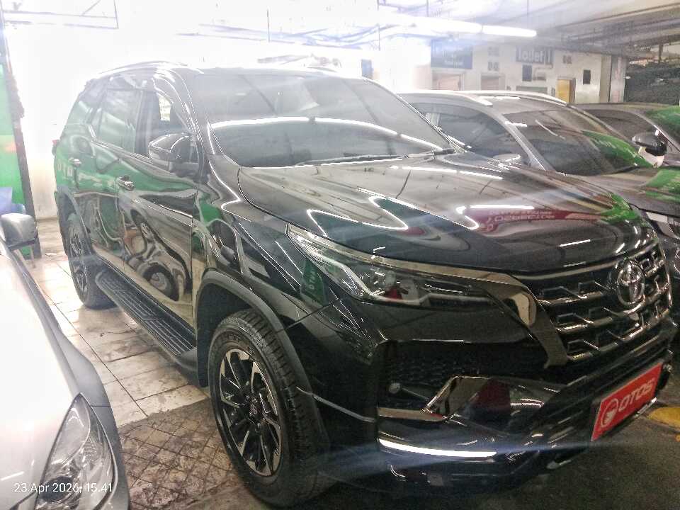 2022 Toyota Fortuner 2.8 4X2 VRZ - Foto 1 dari 6