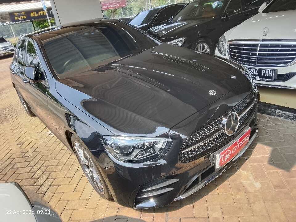 2023 Mercedes-Benz E300 2.0 - Foto 1 dari 6
