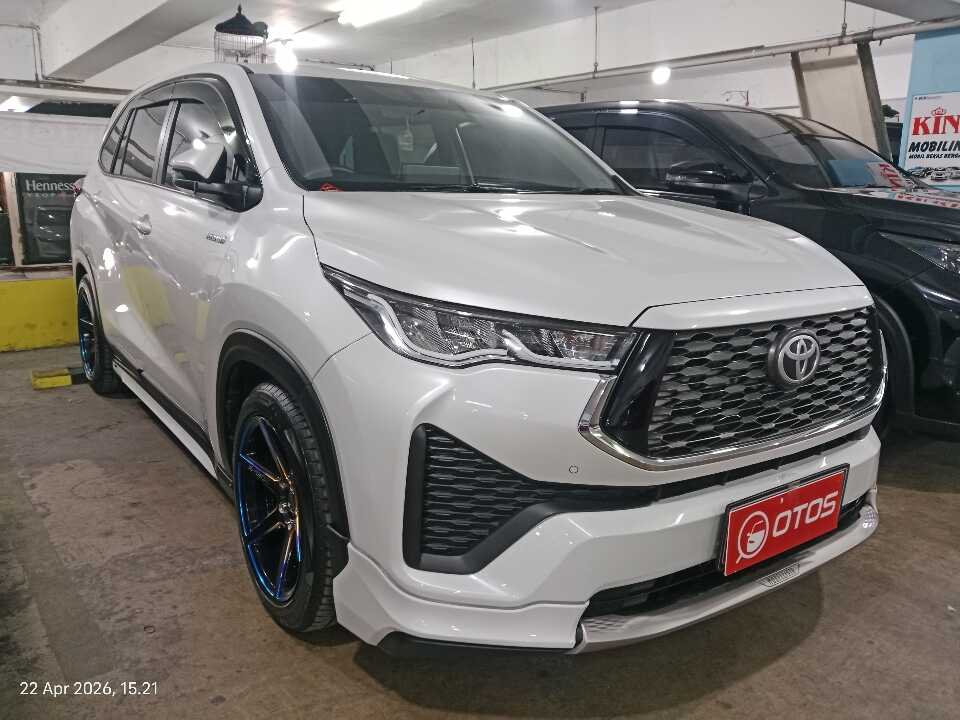 2024 Toyota Kijang Innova 2.0 Zenix V HV CVT - Foto 1 dari 6