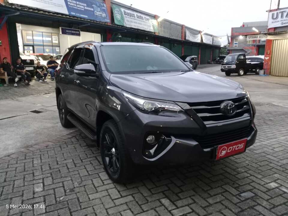 2016 Toyota Fortuner 2.4 4X2 VRZ - Foto 1 dari 6