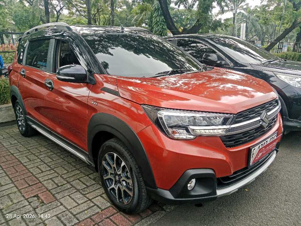 2023 Suzuki XL7 1.5 Alpha - Foto 1 dari 6