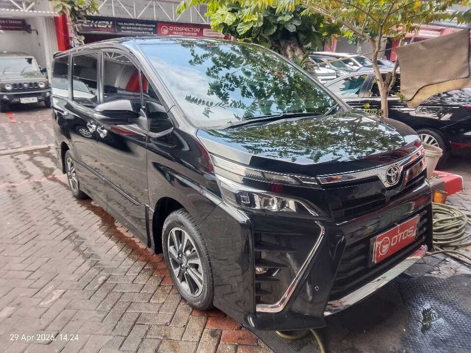 2020 Toyota Voxy 2.0