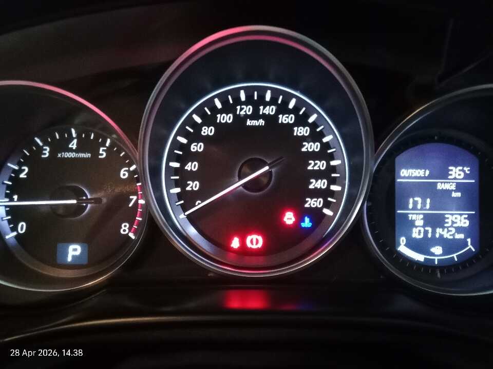 Foto Mobil Bekas Odometer Mazda CX-5 2.0 Touring tahun 2012