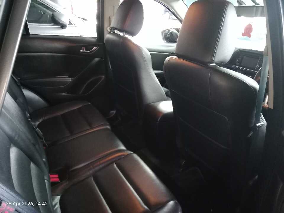 Foto Mobil Bekas Kabin Belakang Mazda CX-5 2.0 Touring tahun 2012