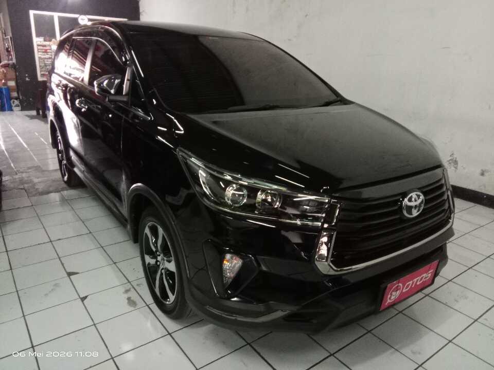 2022 Toyota Kijang Innova 2.4 Venturer - Foto 1 dari 6
